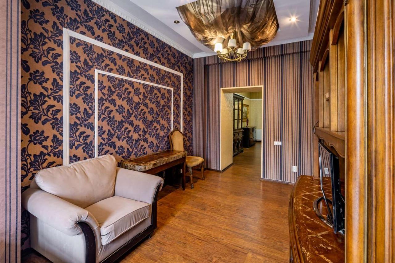 Romari Проспект Свободи 39 Lviv Exterior photo